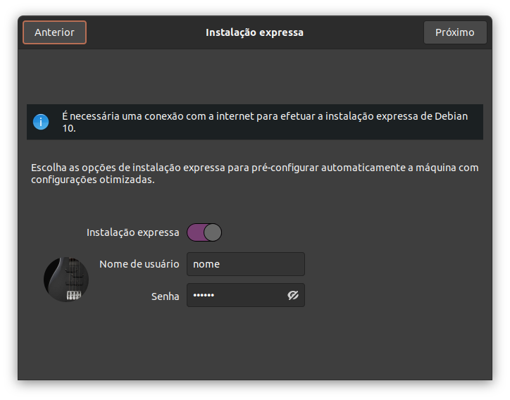 Exibindo a janela da instalação expressa da máquina virtual (Debian 10). Na barra superior há os botões anterior (esquerda) e Próximo (direita). Abaixo é exibido três entradas de formulários: um para habilitar a instalação expressa (check), e outros dois (texto) para informar o nome do usuário e a senha.